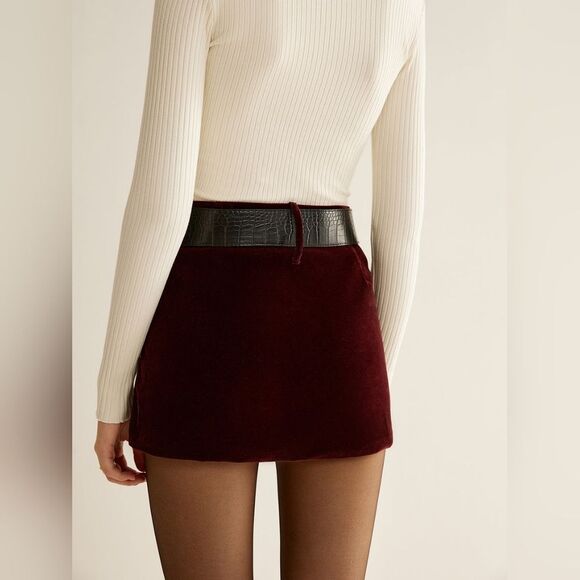 42Q. Nwt Commense Crocodile Belted Velvet Mini Skirt Size Small Burgundy - Picture 6 of 16